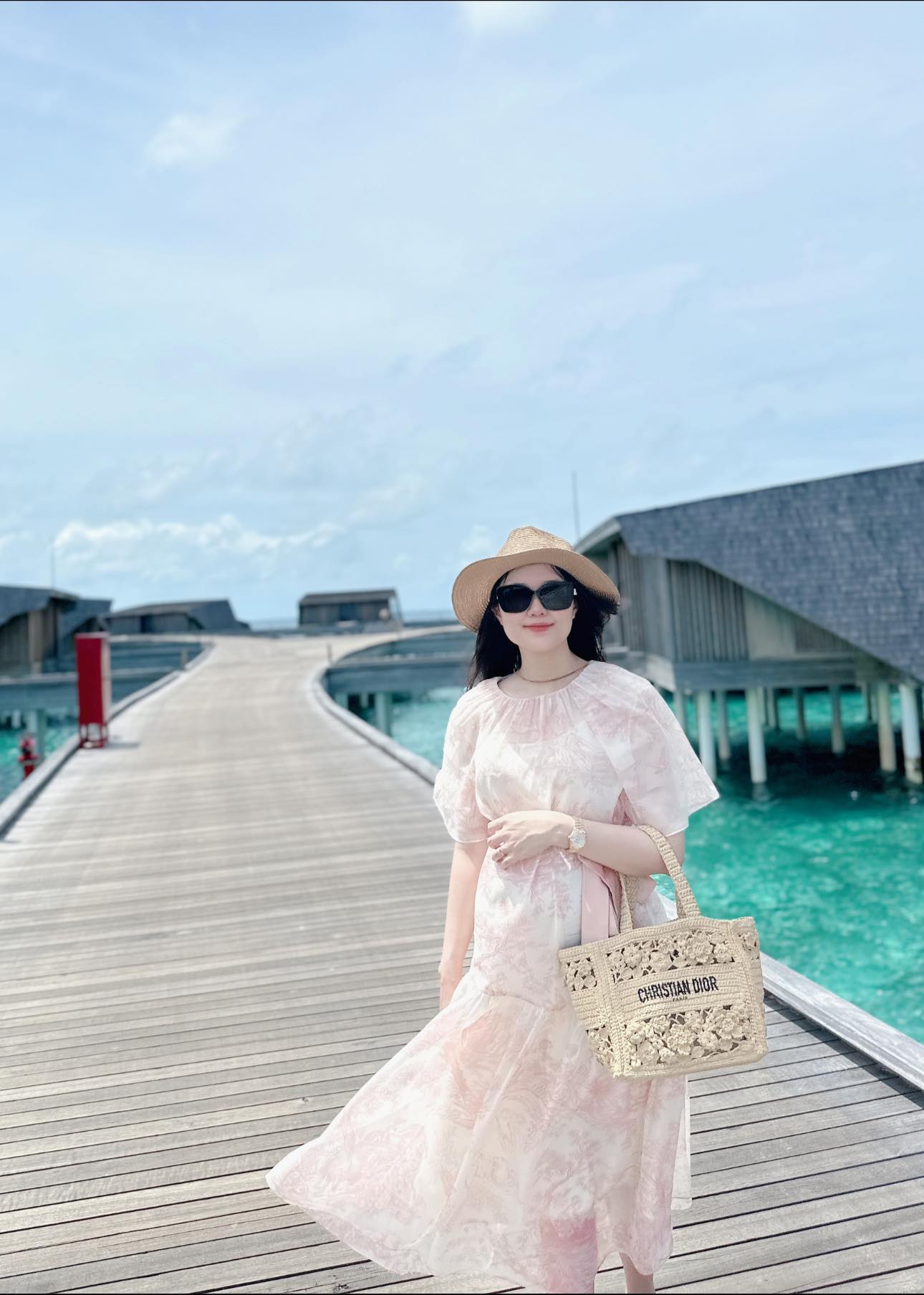 Vợ Duy Mạnh sắm "cả rổ" túi hàng hiệu trăm triệu nhưng cách "unbox" mới khiến netizen bàn tán vì... "tưởng đâu hàng chợ"! - Ảnh 4. Vợ Duy Mạnh sắm "cả rổ" túi hàng hiệu trăm triệu nhưng cách "unbox" mới khiến netizen bàn tán vì... "tưởng đâu hàng chợ"! - Ảnh 4.