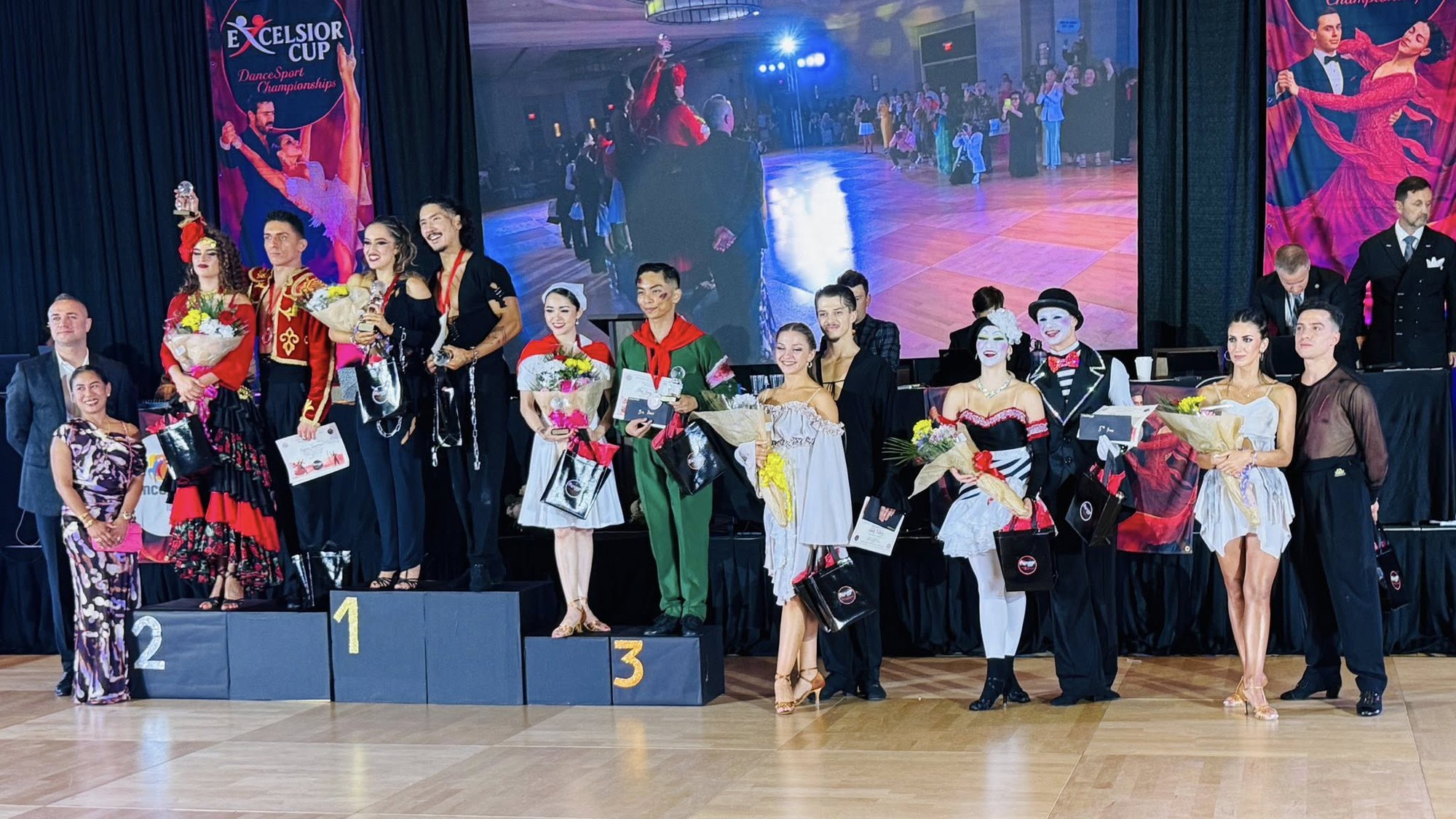 Khánh Thi bật khóc khi Phan Hiển giành huy chương thế giới đầy vẻ vang, tạo hình chiến sĩ yêu nước gây sốt MXH!- Ảnh 1.