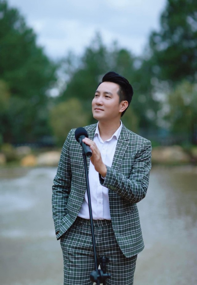 Nam ca sĩ Vbiz xuất thân từ diễn viên múa: U50 vẫn không màng chuyện vợ con - Ảnh 2. Nam ca sĩ Vbiz xuất thân từ diễn viên múa: U50 vẫn không màng chuyện vợ con - Ảnh 2.