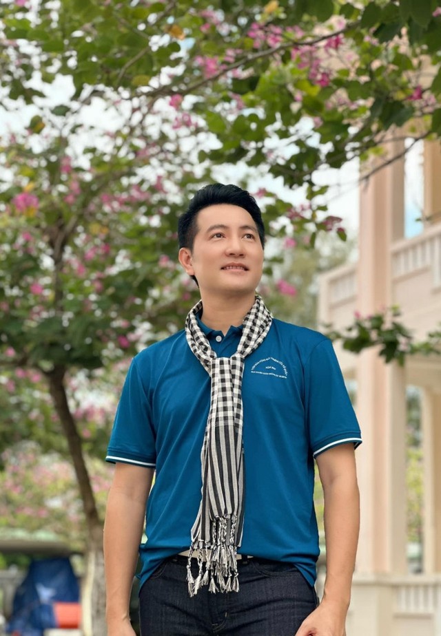 Nam ca sĩ Vbiz xuất thân từ diễn viên múa: U50 vẫn không màng chuyện vợ con - Ảnh 1. Nam ca sĩ Vbiz xuất thân từ diễn viên múa: U50 vẫn không màng chuyện vợ con - Ảnh 1.