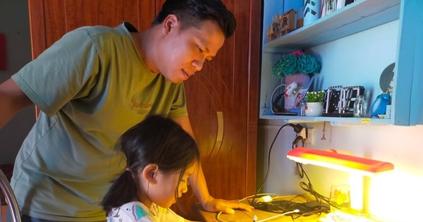 Về nhà bất ngờ, tôi chết lặng khi thấy chồng đang dạy con bài học mà cả đời tôi chưa từng nghĩ tới- Ảnh 1.