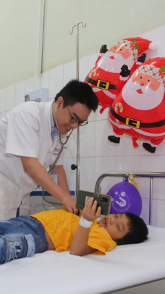 Cứu Người Đàn Ông Ngưng Tim Khi Một Mình Tới Khoa Cấp Cứu 5 Thum Nushi 14 22423822 1757818395844 1757818396378685995420