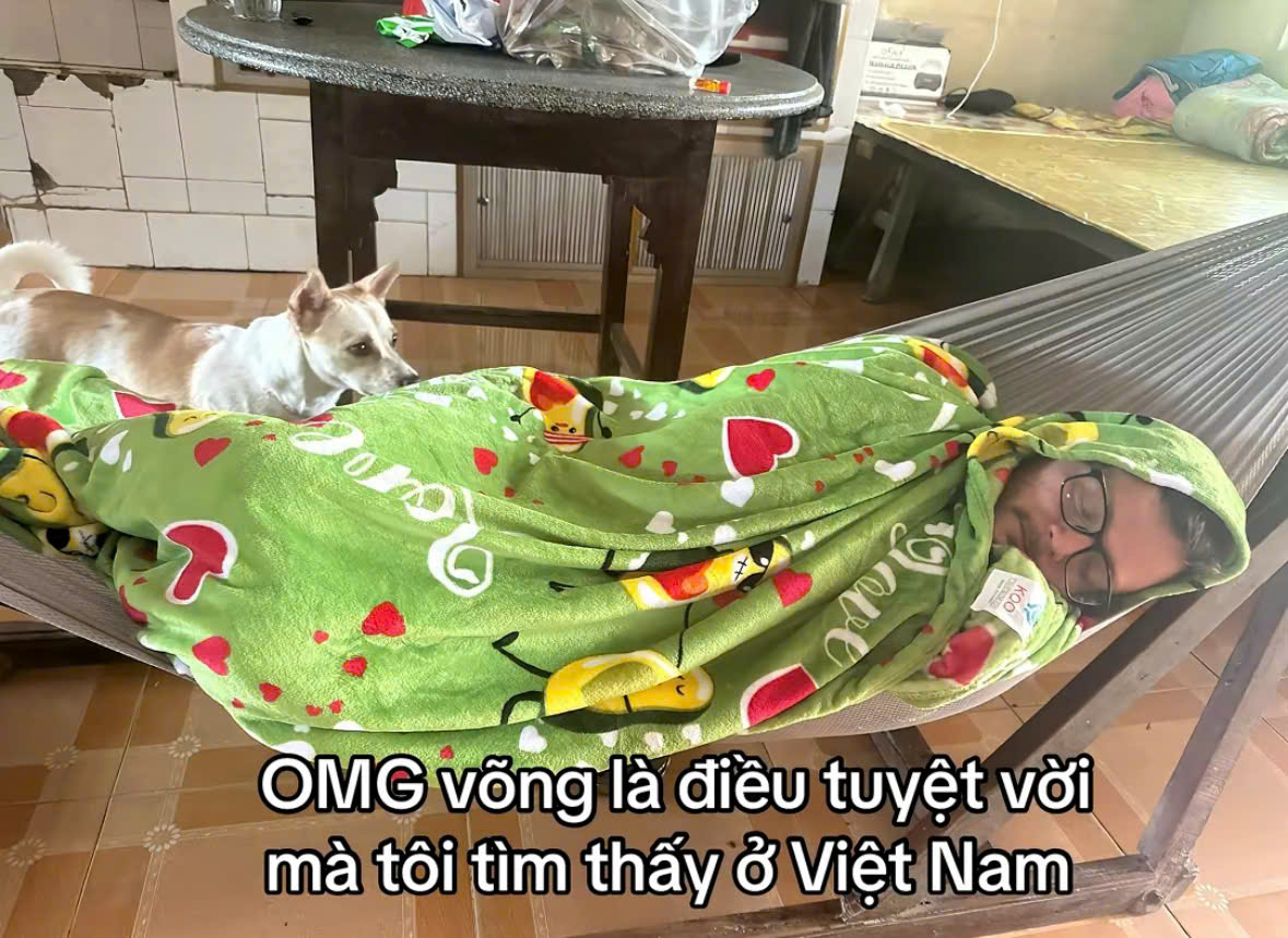 Khách Tây chạy hệ điều hành nội địa khiến hội hay nhờn tái mặt: "Chắc học đến tiếng Việt cao cấp rồi" - Ảnh 1. Khách Tây chạy hệ điều hành nội địa khiến hội hay nhờn tái mặt: "Chắc học đến tiếng Việt cao cấp rồi" - Ảnh 1.