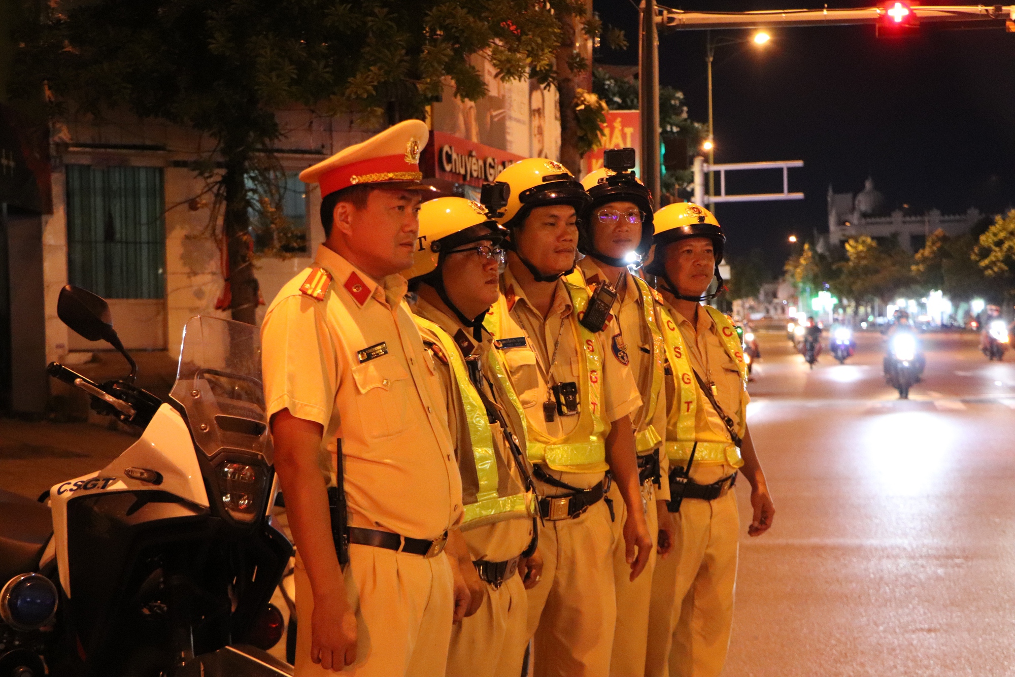CSGT vào cuộc mật phục ghi hình, một con đường ở TP HCM lập tức vắng xe ben- Ảnh 3.