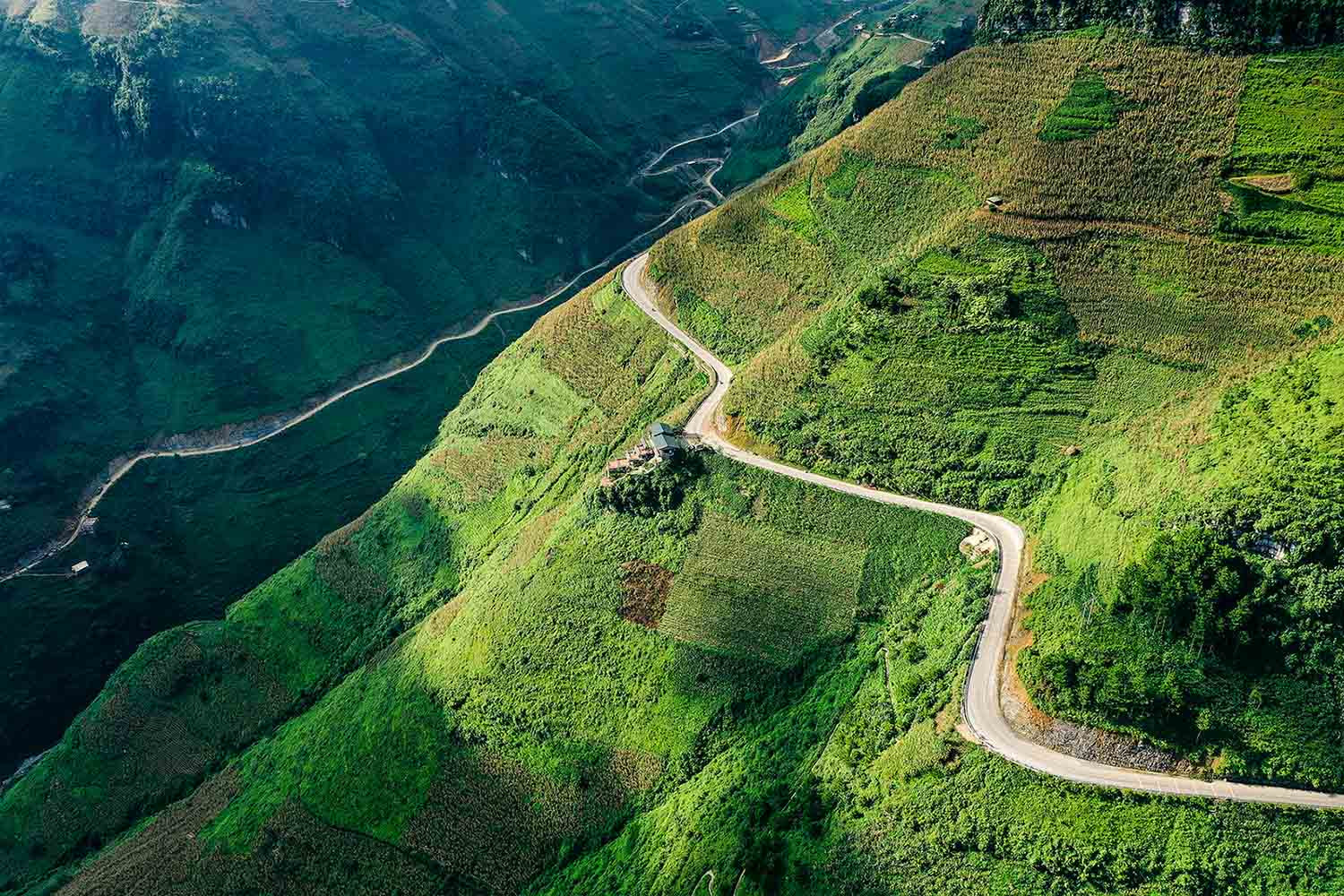 Khách Tây há hốc miệng trước cảnh ở vùng núi phía Bắc: Cách Hà Nội hơn 300km, không phải ai cũng dám đi - Ảnh 5.