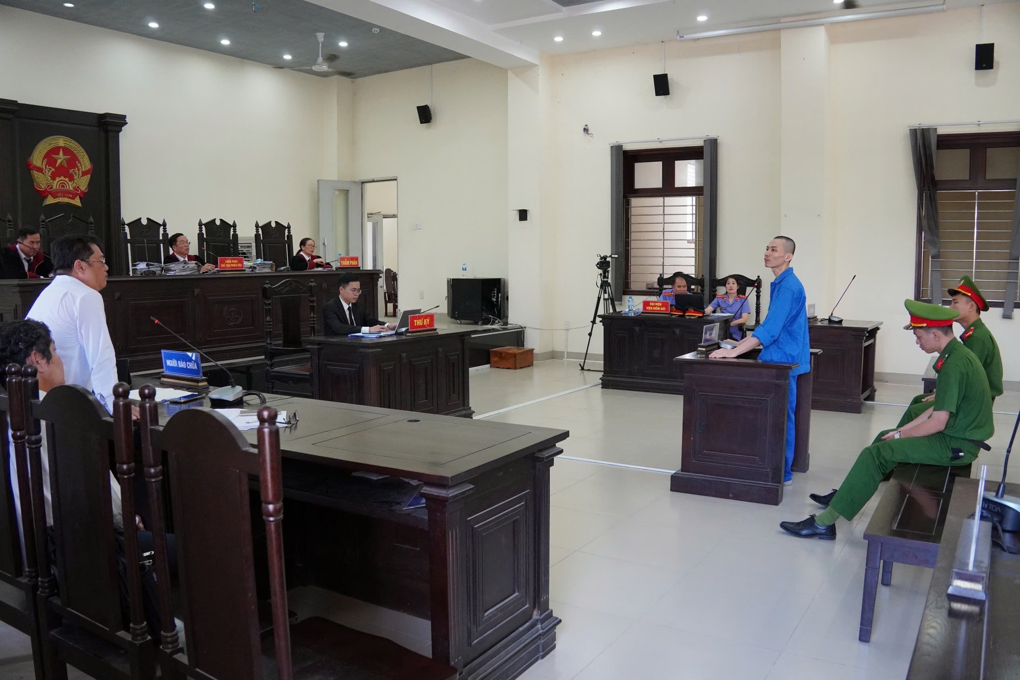 Vụ “Tịnh thất Bồng Lai”: Lê Thanh Nhất Nguyên được tuyên giảm 1 năm tù- Ảnh 1. Vụ “Tịnh thất Bồng Lai”: Lê Thanh Nhất Nguyên được tuyên giảm 1 năm tù- Ảnh 1.