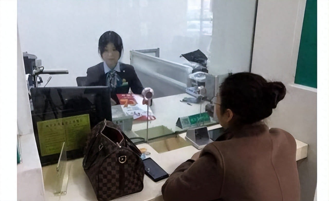 Người phụ nữ đòi lại 37 triệu đồng gửi tiết kiệm sau 23 năm: Câu chuyện bất ngờ - Ảnh 1.