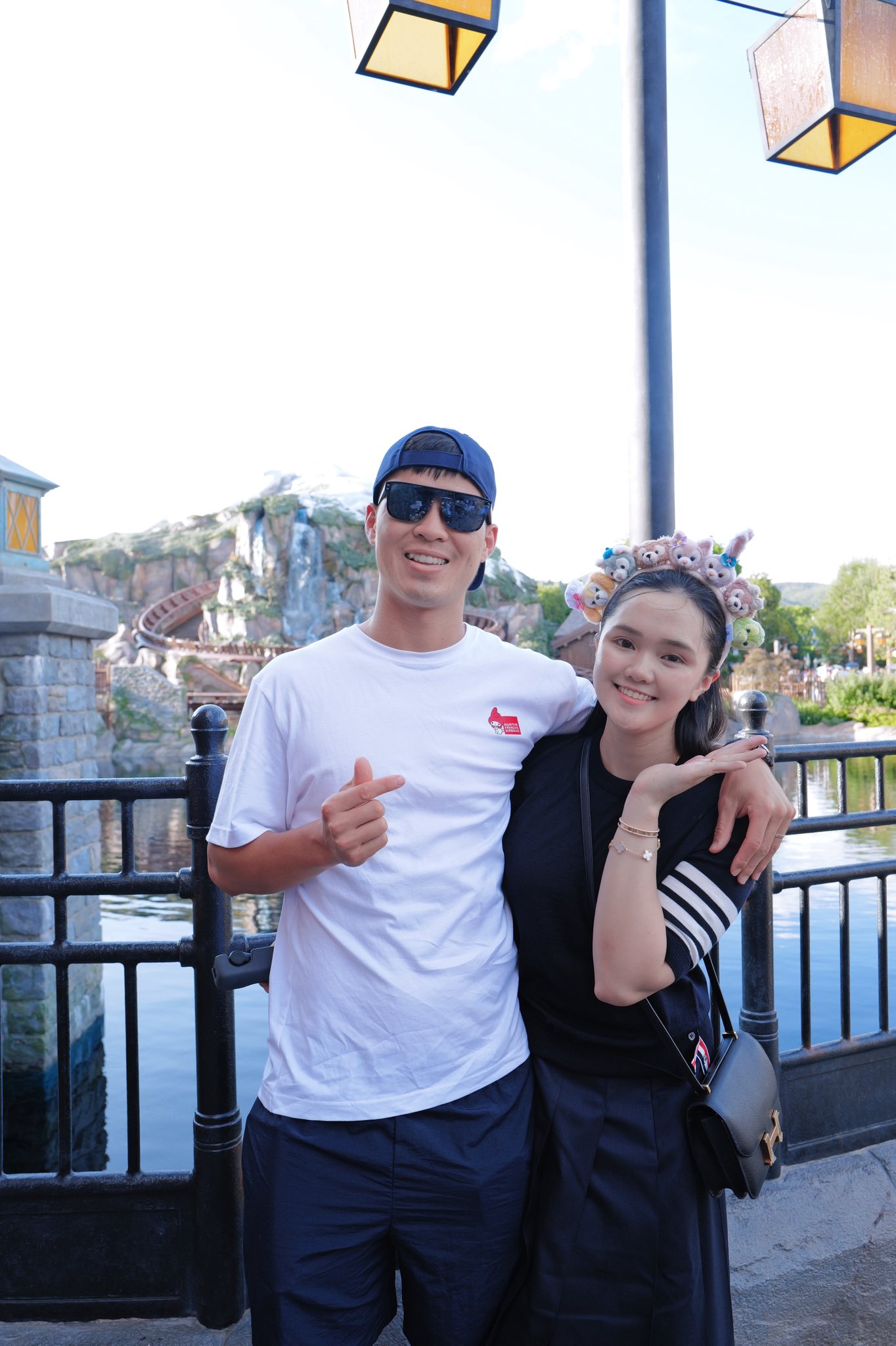 Chị chồng vô tình để lộ biểu cảm của vợ Duy Mạnh khi ở nhà chồng: Có kiêu kì, xa cách như anti-fan gièm pha?- Ảnh 2. Chị chồng vô tình để lộ biểu cảm của vợ Duy Mạnh khi ở nhà chồng: Có kiêu kì, xa cách như anti-fan gièm pha?- Ảnh 2.
