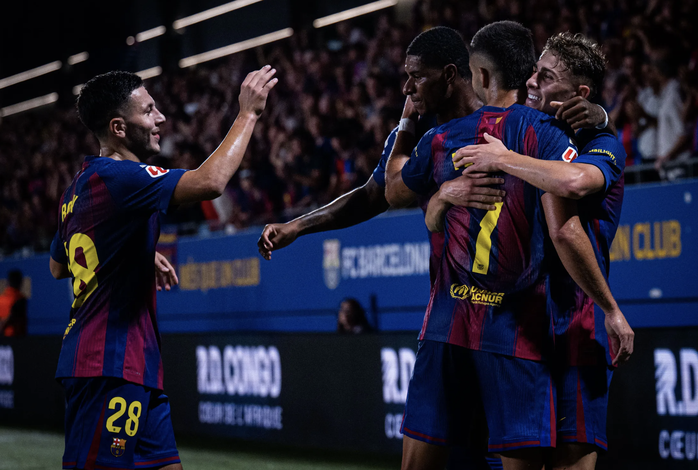 Barcelona "hủy diệt" Valencia 6 bàn, áp sát ngôi đầu La Liga- Ảnh 4. Barcelona "hủy diệt" Valencia 6 bàn, áp sát ngôi đầu La Liga- Ảnh 4.