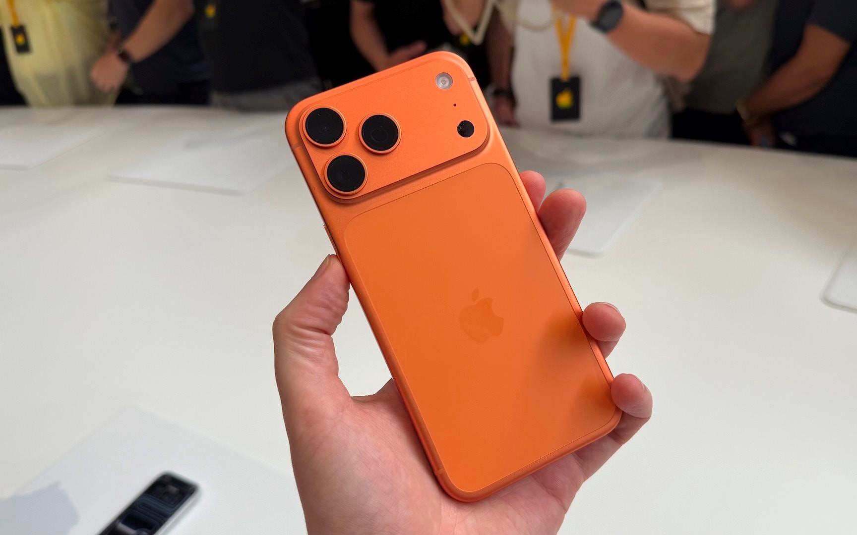 Chuyên gia review: “Không phải vì nghèo nhưng tôi sẽ không mua bất cứ mẫu iPhone 17 nào trong năm nay” - Ảnh 6.