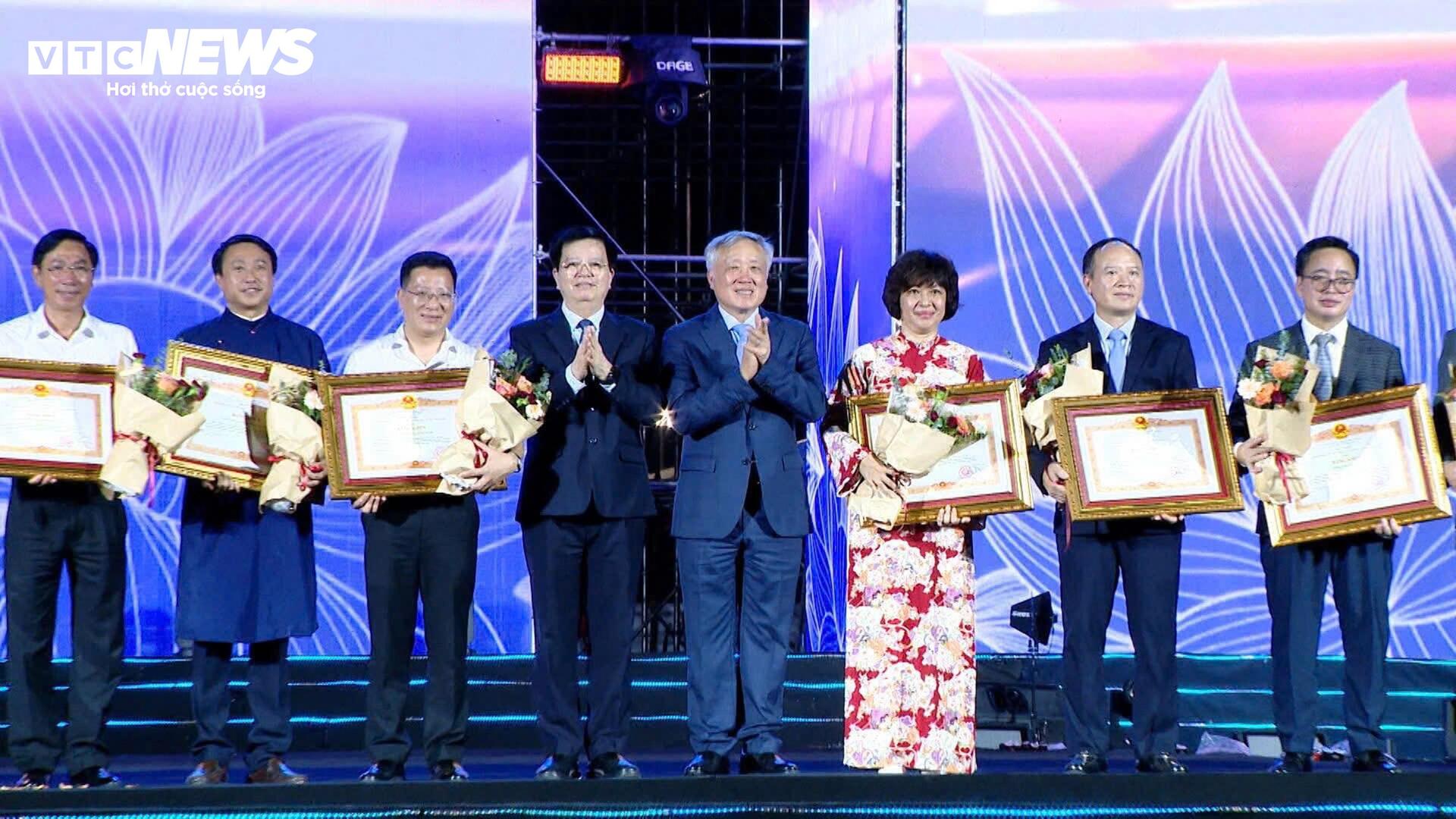 Lễ bế mạc Triển lãm 80 năm hành trình Độc lập - Tự do - Hạnh phúc tại Hà Nội - Ảnh 7.