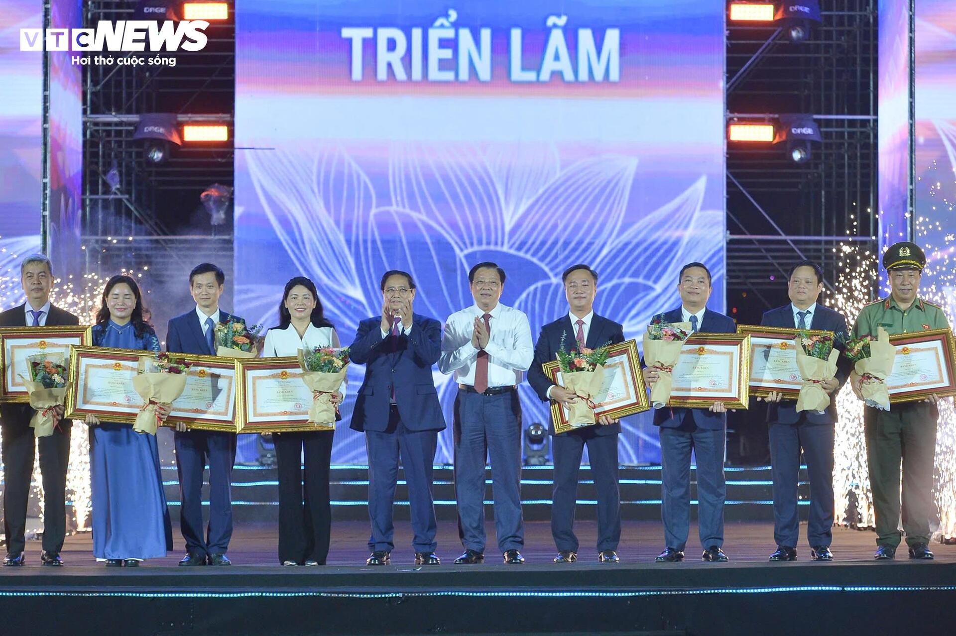 Lễ bế mạc Triển lãm 80 năm hành trình Độc lập - Tự do - Hạnh phúc tại Hà Nội - Ảnh 4.