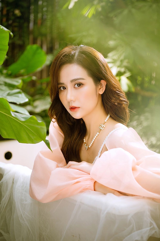 Mỹ nhân VFC cưới lần 2 sau khi ly hôn chồng doanh nhân? - Ảnh 2. Mỹ nhân VFC cưới lần 2 sau khi ly hôn chồng doanh nhân? - Ảnh 2.