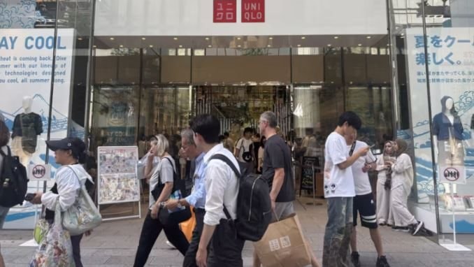 Uniqlo vượt mốc 1 . 000 Tỷ yên doanh thu Nhờ công nghệ quản lý thông minh - Ảnh 2. Uniqlo vượt mốc 1 . 000 Tỷ yên doanh thu Nhờ công nghệ quản lý thông minh - Ảnh 2.