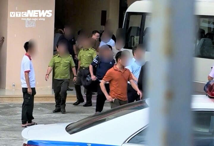 Đình chỉ sinh hoạt đảng Chi cục trưởng Kiểm lâm Gia Lai và nhiều cán bộ liên quan - Ảnh 1.