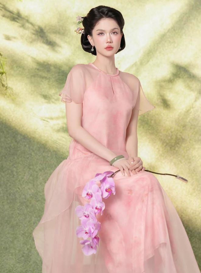 "Nữ hoàng nội y" Ngọc Trinh sao giờ lại thế này? - Ảnh 1. "Nữ hoàng nội y" Ngọc Trinh sao giờ lại thế này? - Ảnh 1.