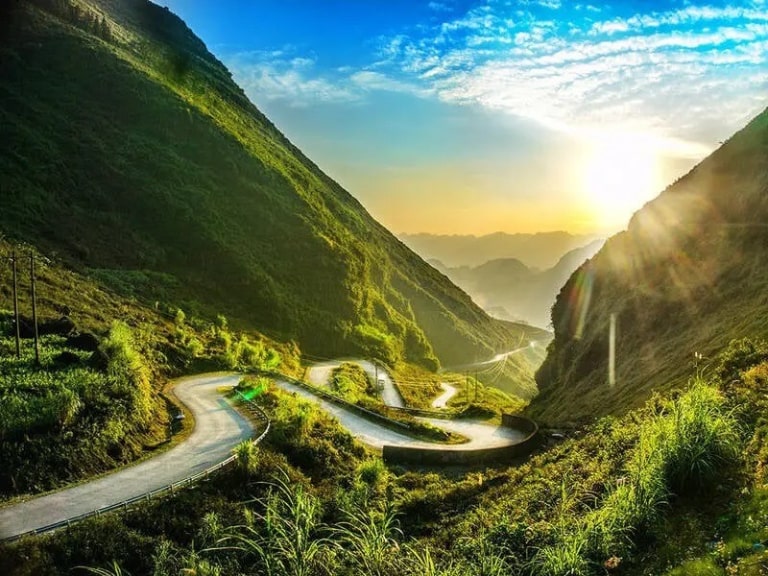 Khách Tây há hốc miệng trước cảnh ở vùng núi phía Bắc: Cách Hà Nội hơn 300km, không phải ai cũng dám đi - Ảnh 7.