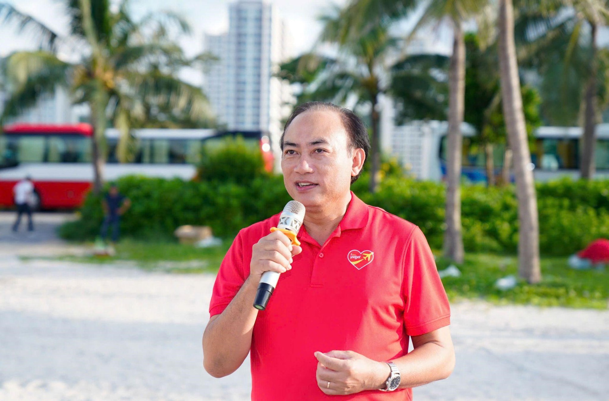 Gần 600 &ldquo;chiến binh&rdquo; Vietjet đồng loạt ra qu&acirc;n l&agrave;m sạch biển Hạ Long - Ảnh 5.