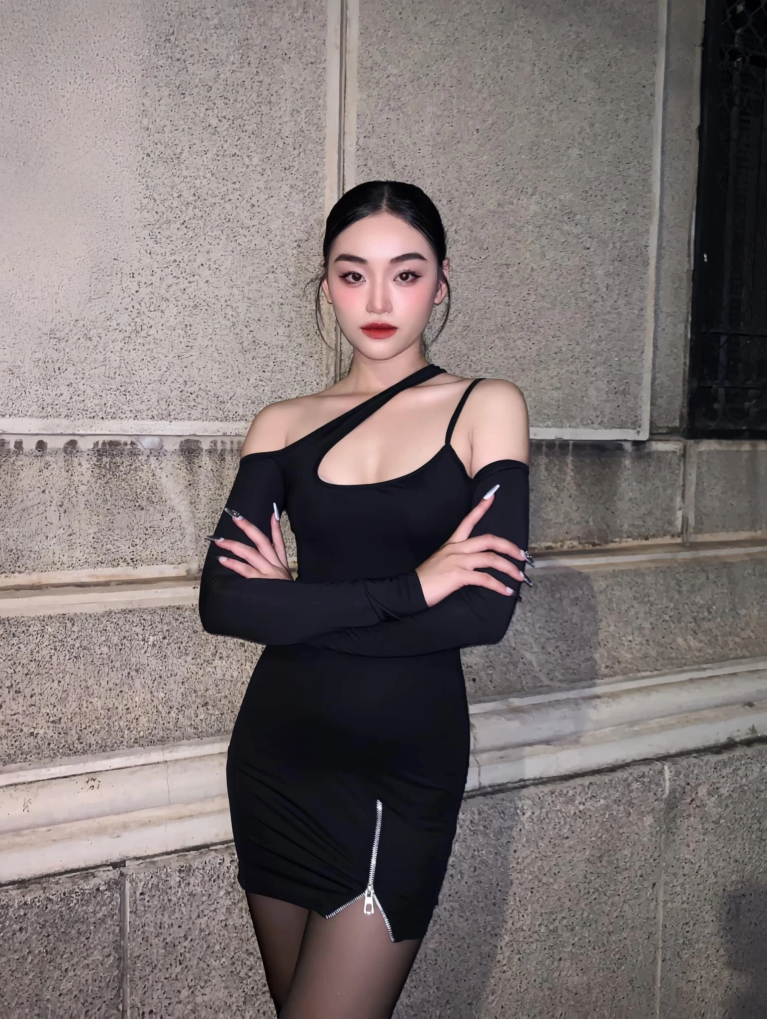 Hoa hậu ở trọ 2,5 triệu đồng/th&aacute;ng, l&agrave;m phục vụ tiệc cưới, d&ugrave;ng mỹ phẩm loại 30.000 đồng để chăm s&oacute;c da - Ảnh 3.