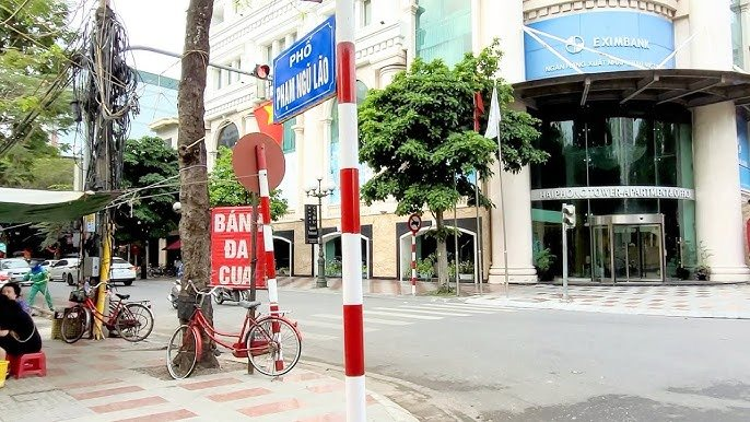 Hiện tượng bất thường xảy ra số nhà 4 phố Phạm Ngũ Lão - Ảnh 1.
