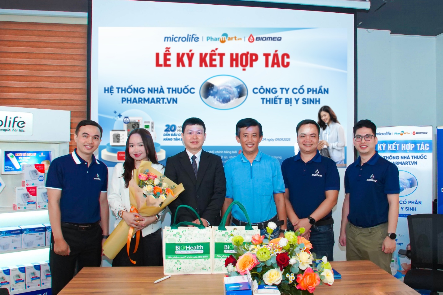 Pharmart.vn Bắt Tay Chiến Lược Cùng Microlife: Chủ Động Chăm Sóc Huyết Áp - Ảnh 1. Pharmart.vn Bắt Tay Chiến Lược Cùng Microlife: Chủ Động Chăm Sóc Huyết Áp - Ảnh 1.