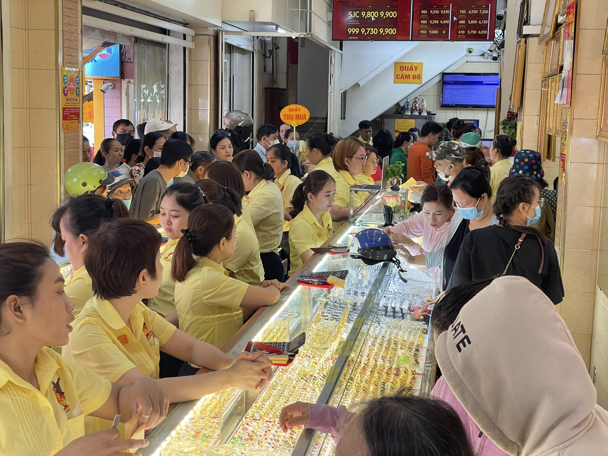 Thu nhập từ mua bán vàng có thể phải chịu thuế để hạn chế đầu cơ- Ảnh 1. Thu nhập từ mua bán vàng có thể phải chịu thuế để hạn chế đầu cơ- Ảnh 1.