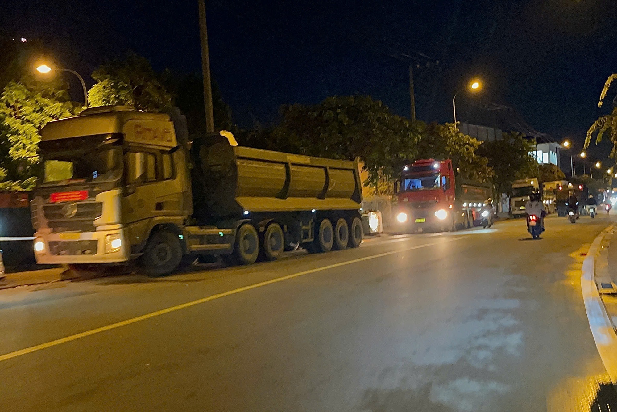 CSGT vào cuộc mật phục ghi hình, một con đường ở TP HCM lập tức vắng xe ben- Ảnh 2.