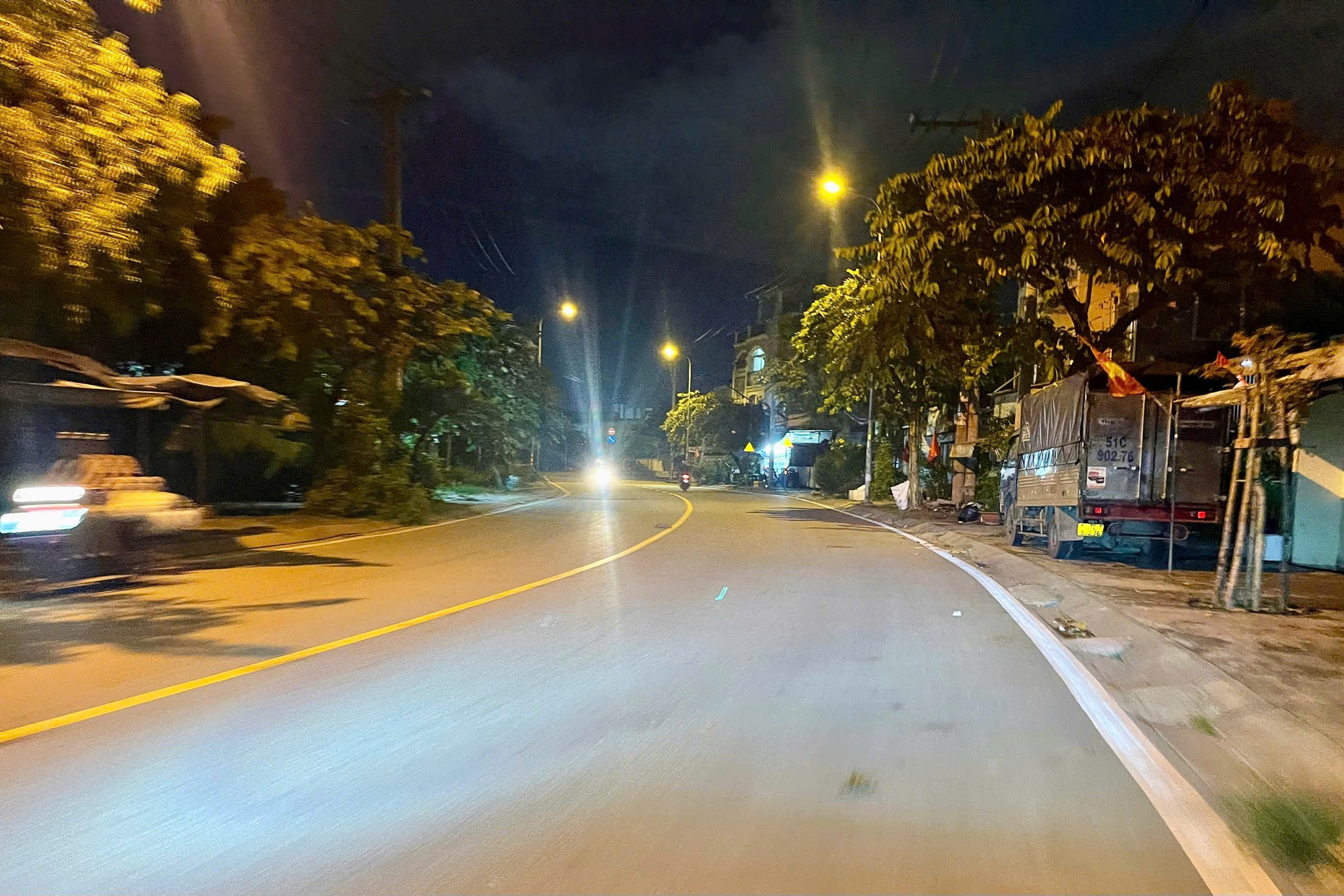 CSGT vào cuộc mật phục ghi hình, một con đường ở TP HCM lập tức vắng xe ben- Ảnh 1.