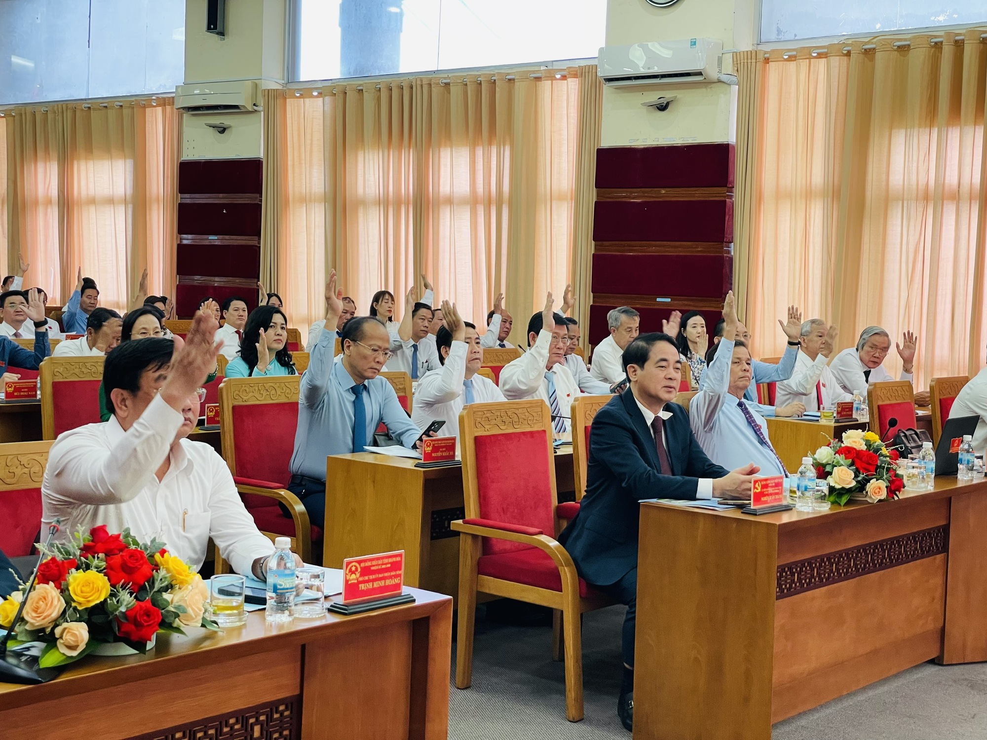 Khánh hòa có tân Chủ tịch UBND tỉnh Nguyễn Khắc Toàn sau kỳ họp HĐND - Ảnh 2.