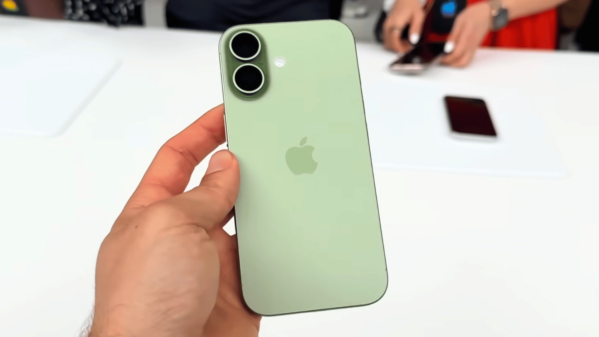 Không phải iPhone 17 Pro Max, đây mới là mẫu iPhone "cháy hàng" kỷ lục, khiến dân tình đổ xô đặt mua - Ảnh 2.