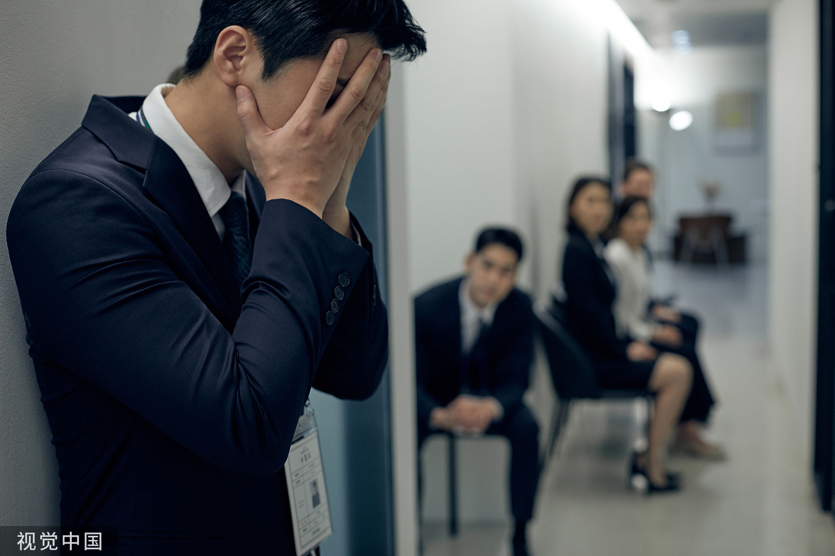 Sau khi nộp 1.500 CV m&agrave; kh&ocirc;ng nhận được lời mời n&agrave;o, một cựu ph&oacute; chủ tịch 44 tuổi đau khổ cho biết: "T&ocirc;i sẵn s&agrave;ng l&agrave;m c&ocirc;ng nh&acirc;n vệ sinh" - Ảnh 2.