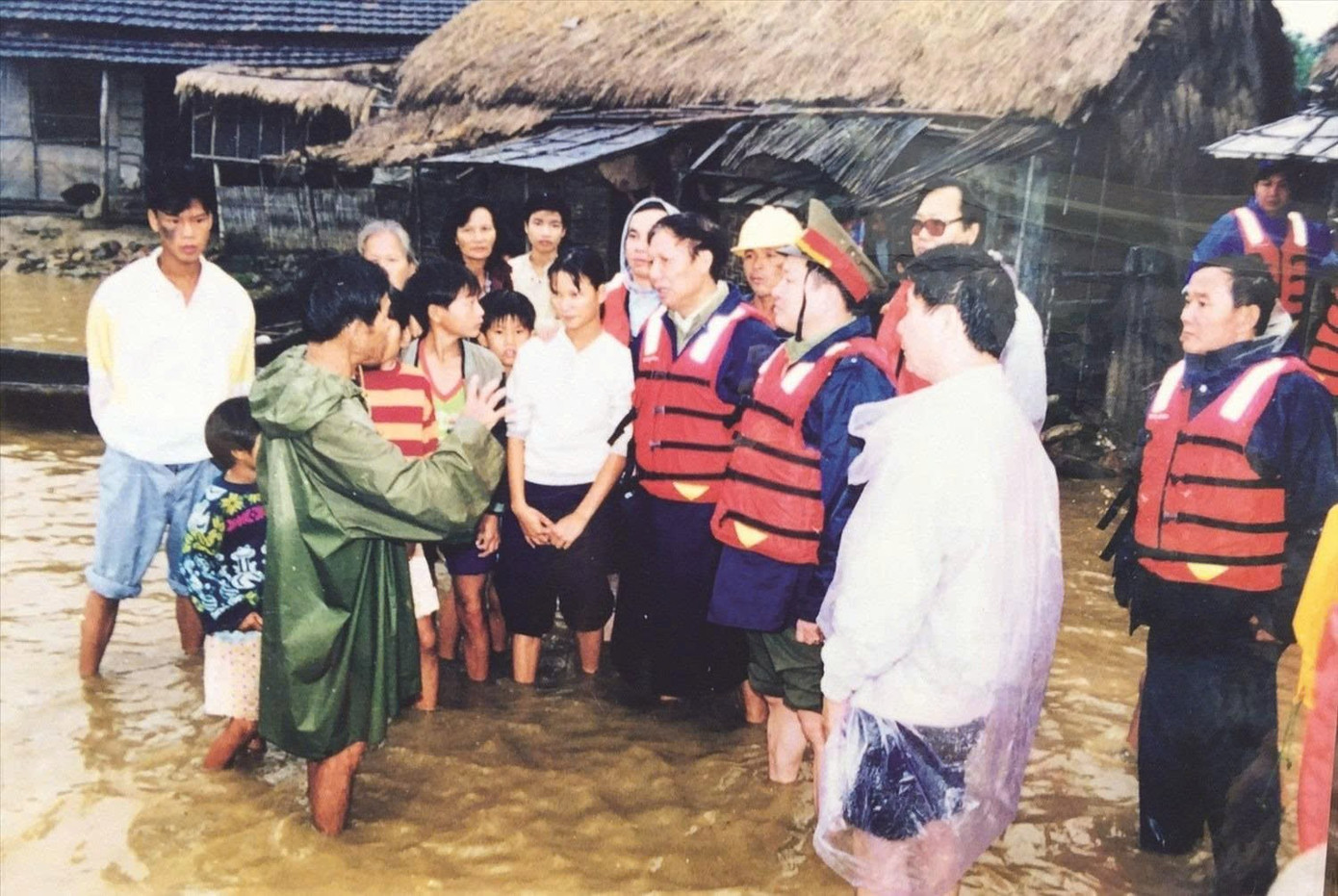 Ông Lê Huy Ngọ từ trần - Bộ trưởng của nông dân , người đi trong bão lũ - Ảnh 2.