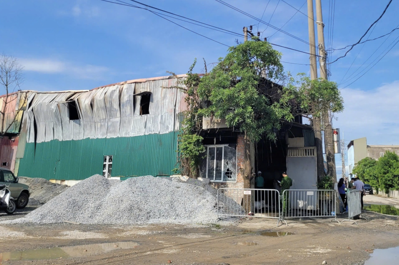 Vụ cháy nhà ở Thường Tín khiến 4 người trong một gia đình tử vong thương tâm - Ảnh 1. Vụ cháy nhà ở Thường Tín khiến 4 người trong một gia đình tử vong thương tâm - Ảnh 1.