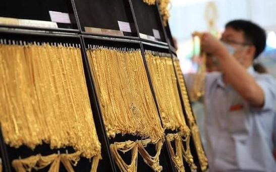 Cha qua đời, gia đình phải nộp 10 tỷ USD thuế thừa kế - Ảnh 2.