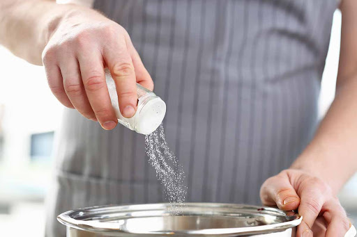 Huyết áp tăng vọt, đột quỵ "trực chờ" nếu lạm dụng 2 thứ này: Người Việt toàn dùng vượt mức khuyến cáo - Ảnh 1. Huyết áp tăng vọt, đột quỵ "trực chờ" nếu lạm dụng 2 thứ này: Người Việt toàn dùng vượt mức khuyến cáo - Ảnh 1.