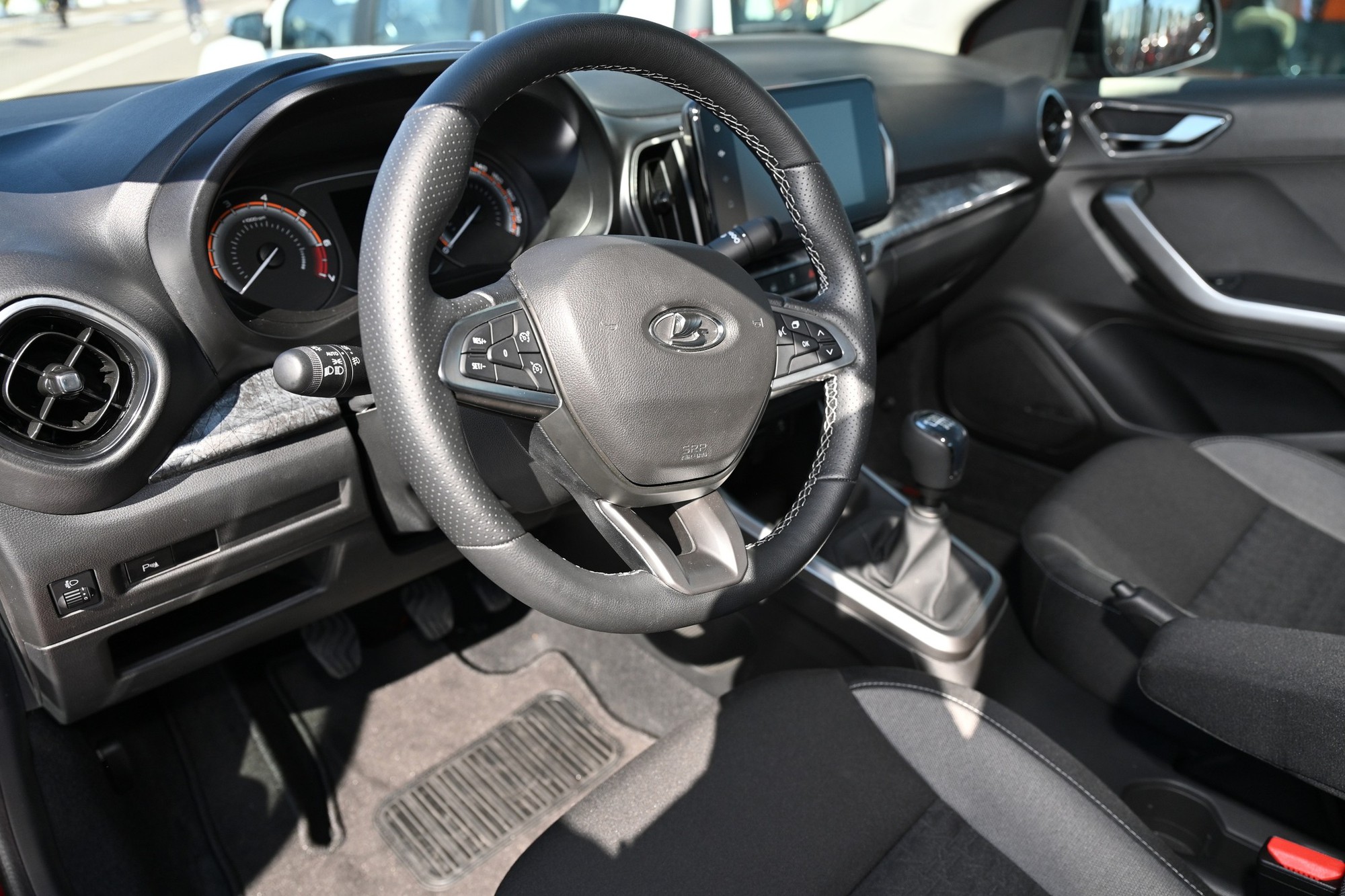 Lada Iskra - Sedan Nga dễ thế chỗ Granta đang có ở Việt Nam với thiết kế nịnh mắt hơn, giá quy đổi từ 400 triệu đồng, cạnh tranh Vios, Slavia - Ảnh 7.