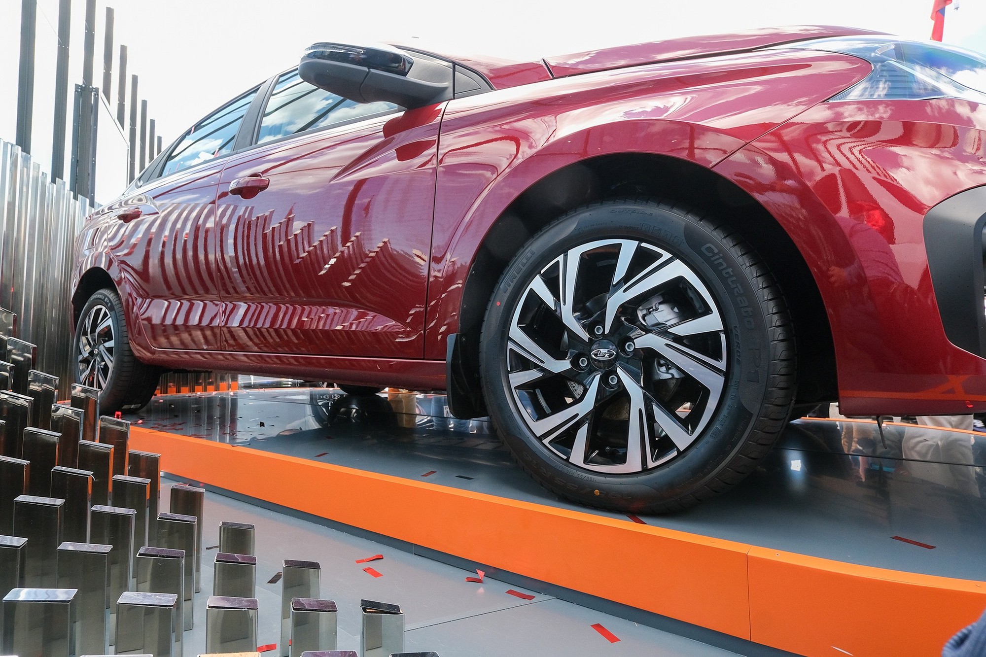 Lada Iskra - Sedan Nga dễ thế chỗ Granta đang có ở Việt Nam với thiết kế nịnh mắt hơn, giá quy đổi từ 400 triệu đồng, cạnh tranh Vios, Slavia - Ảnh 6.