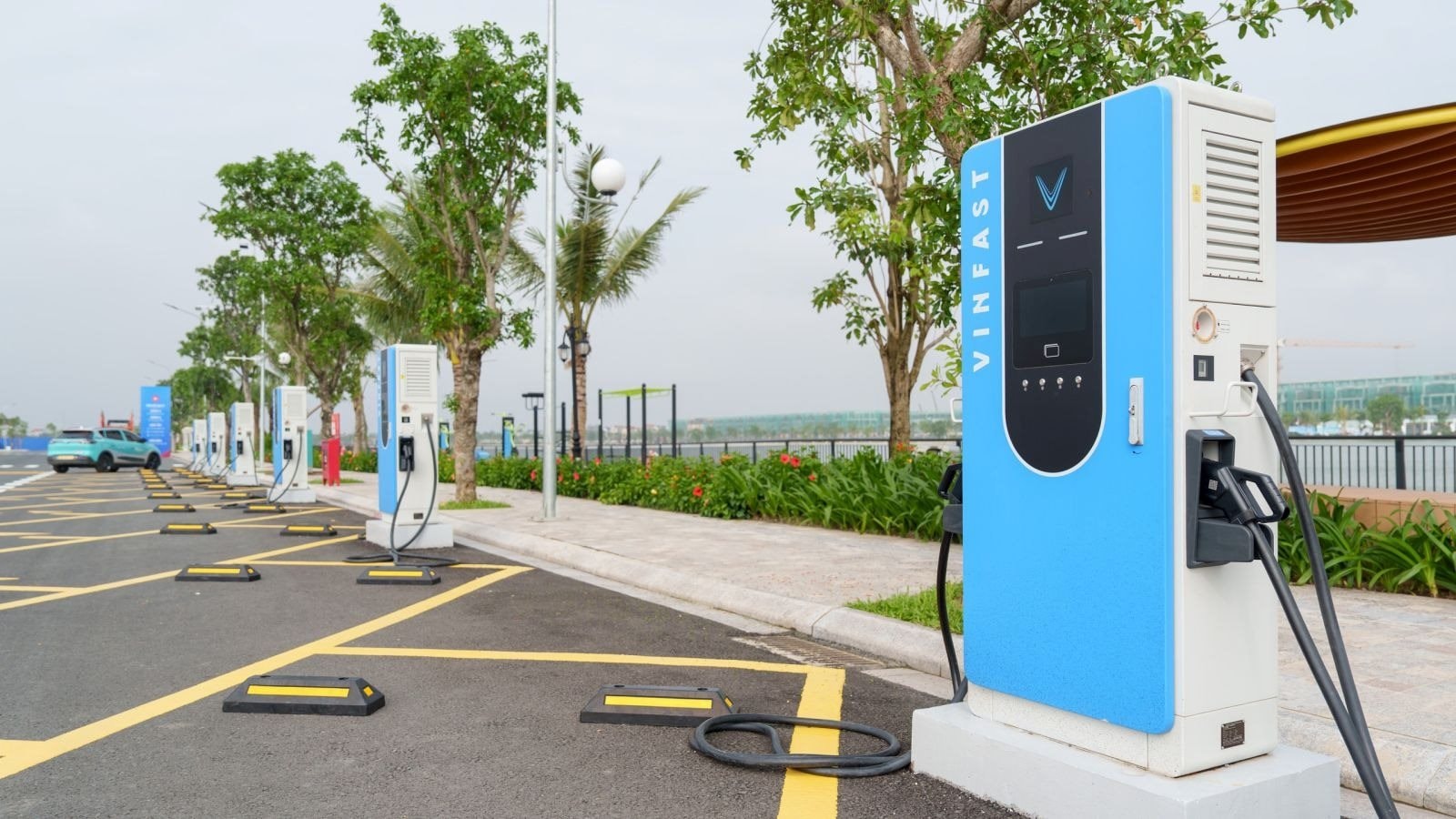 Trạm sạc xe điện 1.200 cổng lớn chưa từng có của tỷ phú Phạm Nhật Vượng tại công trình Top 10 thế giới - Ảnh 3. Trạm sạc xe điện 1.200 cổng lớn chưa từng có của tỷ phú Phạm Nhật Vượng tại công trình Top 10 thế giới - Ảnh 3.
