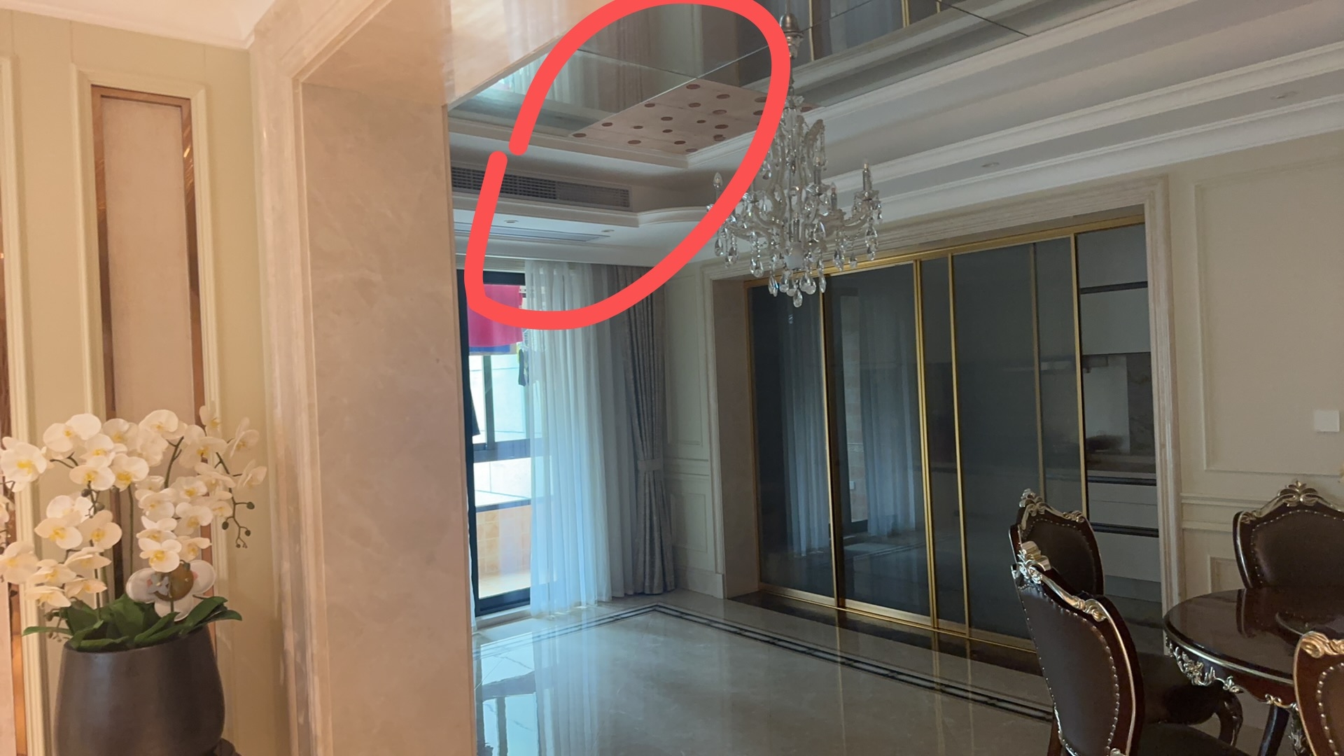 Trẻ con hồn nhiên gây thiệt hại 1, 5 tỷ đồng khiến chủ nhà xanh mặt - Ảnh 2. Trẻ con hồn nhiên gây thiệt hại 1, 5 tỷ đồng khiến chủ nhà xanh mặt - Ảnh 2.