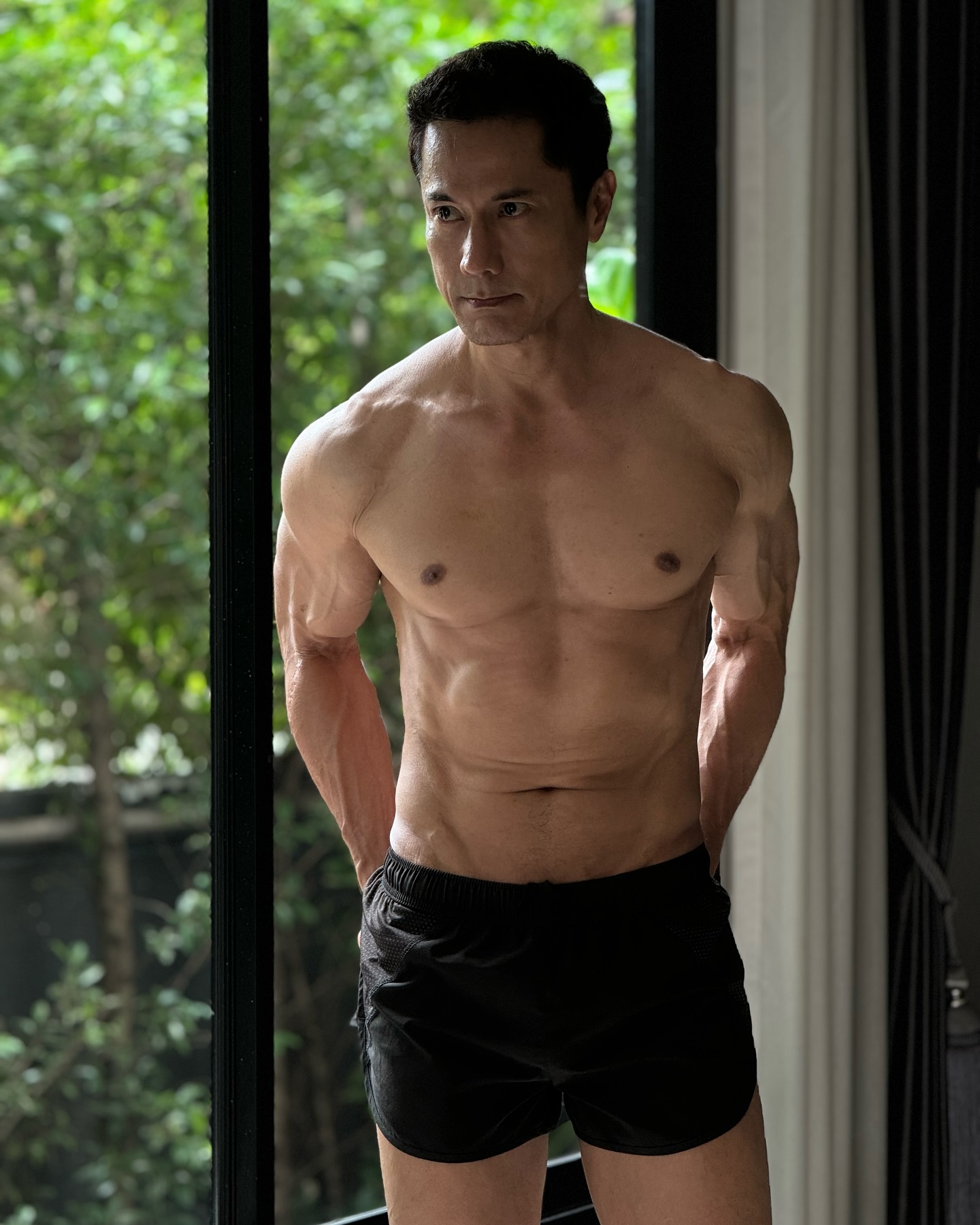 Tập gym để khoẻ mạnh chăm con gái, bố đơn thân U60 bỗng hot rần rần MXH vì body quá đỉnh, trẻ đẹp ngỡ ngàng- Ảnh 5.
