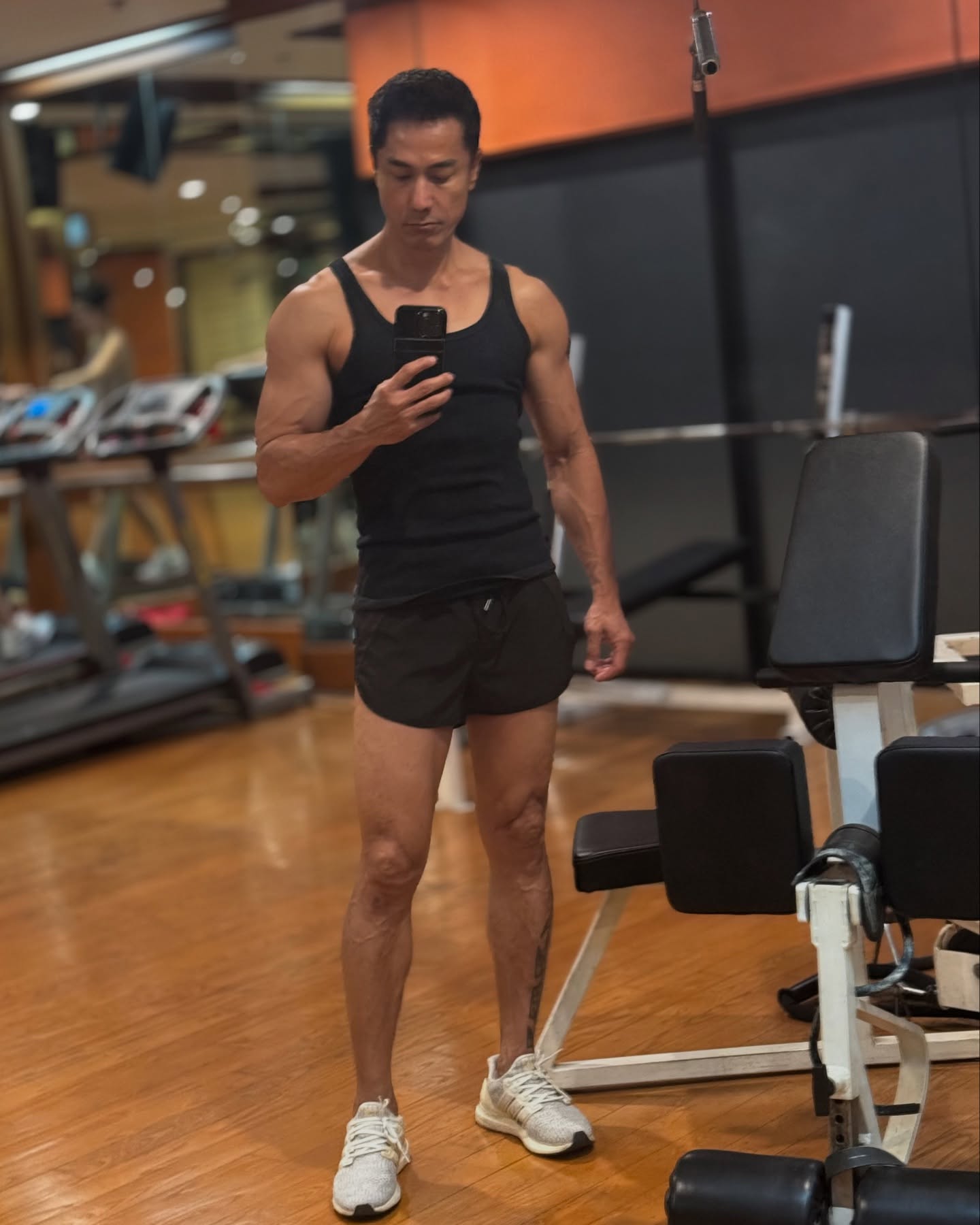 Tập gym để khoẻ mạnh chăm con gái, bố đơn thân U60 bỗng hot rần rần MXH vì body quá đỉnh, trẻ đẹp ngỡ ngàng- Ảnh 4.
