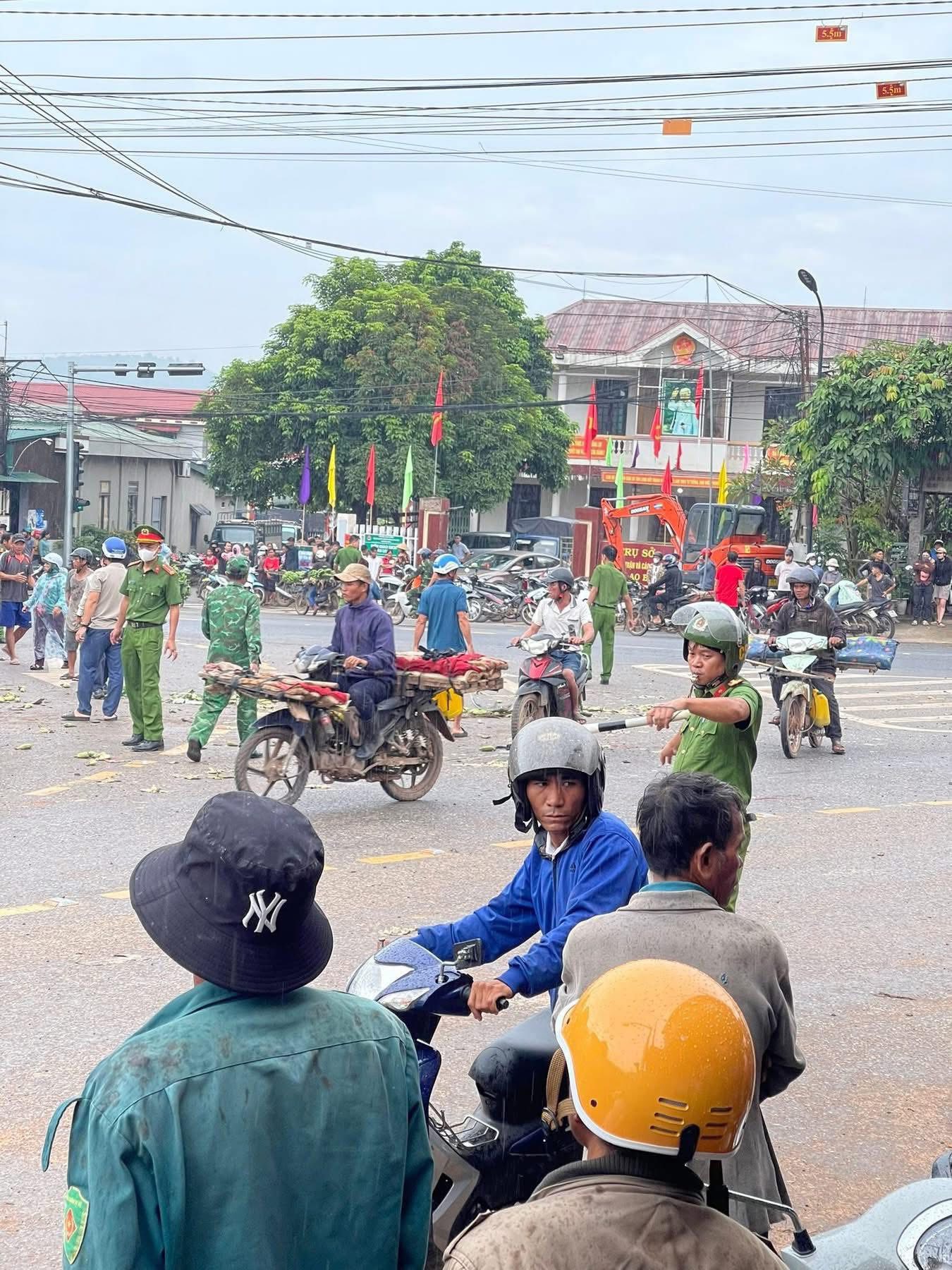 Hiện trường kinh hoàng vụ xe tải lao vào chợ, ít nhất 3 người chết, nhiều người bị thương - Ảnh 5.