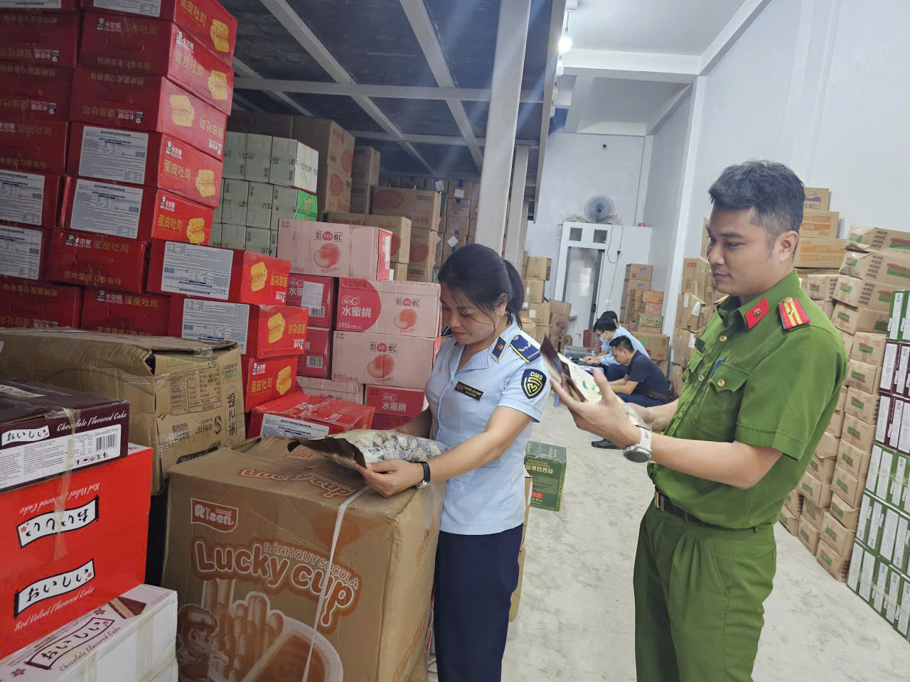 Thu Giữ 1500 Chiếc Bánh Trung Thu &Quot;3 Không&Quot; Tại Hà Nội, Giá Rẻ Chỉ 2.000 – 3.000 Đồng/Chiếc: Không Nhãn Mác, Không Thương Hiệu, Không Hạn Sử Dụng 2 Banh Trung Thu 3 1758098190000 17580981915122098820693