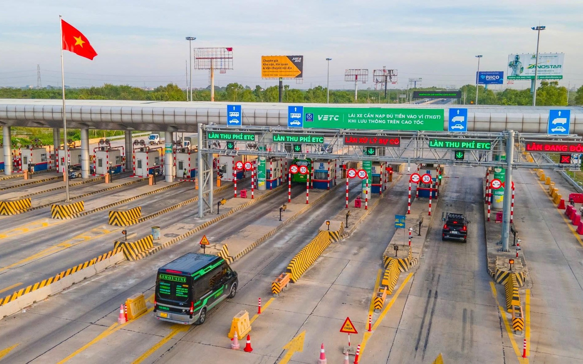 Bắt, khám xét nơi ở của nữ giáo viên mầm non Đặng Thị Lệ Quốc - Ảnh 2.