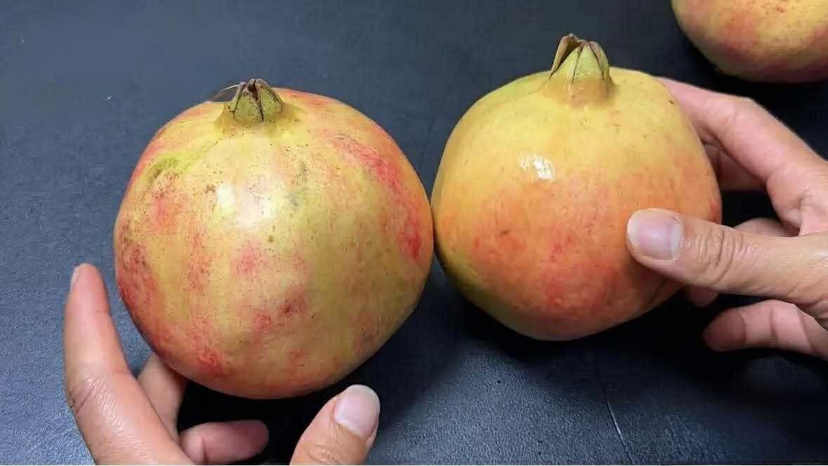 Mua lựu, cứ học thuộc "mẹo nhỏ" này là biết ngay là ngọt hay không - Ảnh 2.