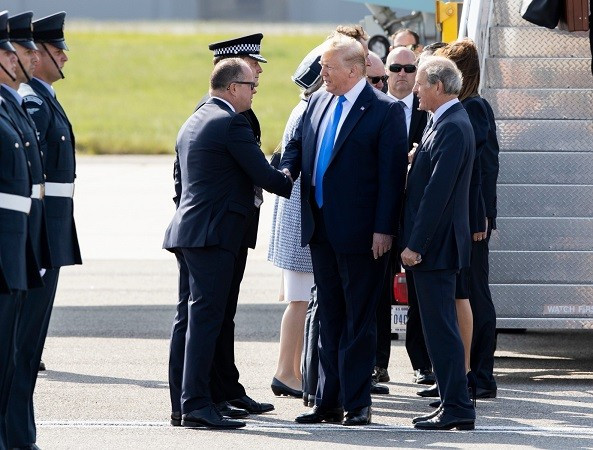 Không lực Một hạ cánh tại sân bay Stansted: Lý do bất ngờ khi ông Trump thăm anh - Ảnh 9. Không lực Một hạ cánh tại sân bay Stansted: Lý do bất ngờ khi ông Trump thăm anh - Ảnh 9.