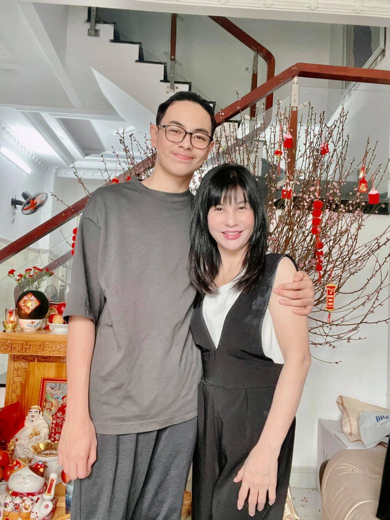 Nữ nghệ sĩ công khai bạn trai Việt kiều ở tuổi U60: 2 lần đổ vỡ tình cảm, từng yêu trai trẻ kém 18 tuổi - Ảnh 2. Nữ nghệ sĩ công khai bạn trai Việt kiều ở tuổi U60: 2 lần đổ vỡ tình cảm, từng yêu trai trẻ kém 18 tuổi - Ảnh 2.