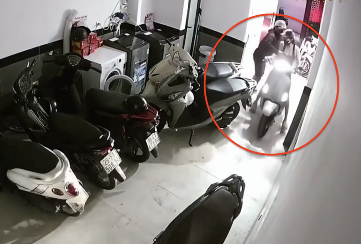 Truy t&igrave;m kẻ giật t&uacute;i x&aacute;ch v&agrave; s&agrave;m sỡ c&ocirc; g&aacute;i tại chung cư mini H&agrave; Nội - Ảnh 1.