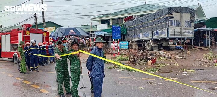 Xe tải Lao vào chợ Tân Long , 12 người thương vong: Tin tức mới nhất - Ảnh 1.