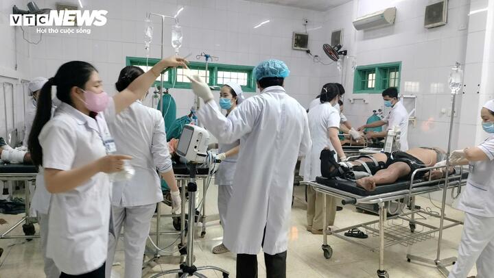 Xe tải Lao vào chợ Tân Long , 12 người thương vong: Tin tức mới nhất - Ảnh 2.